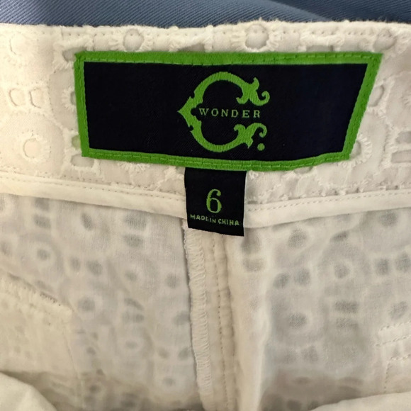 C Wonder Eyelet White Shorts with Gold Buttons Size 6 - Picture 4 of 4